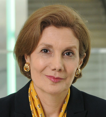 portrait of Maryam Alavi